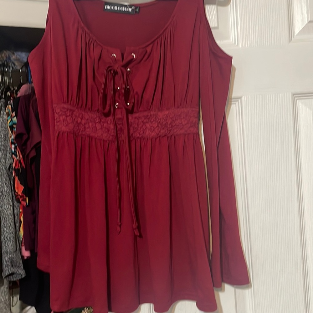 Mooncolour size Small key hole sleeves with boho flare. Empire tie waist.